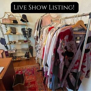 Like this listing to be notified of when I go live! Stop by and hang out! 🖤